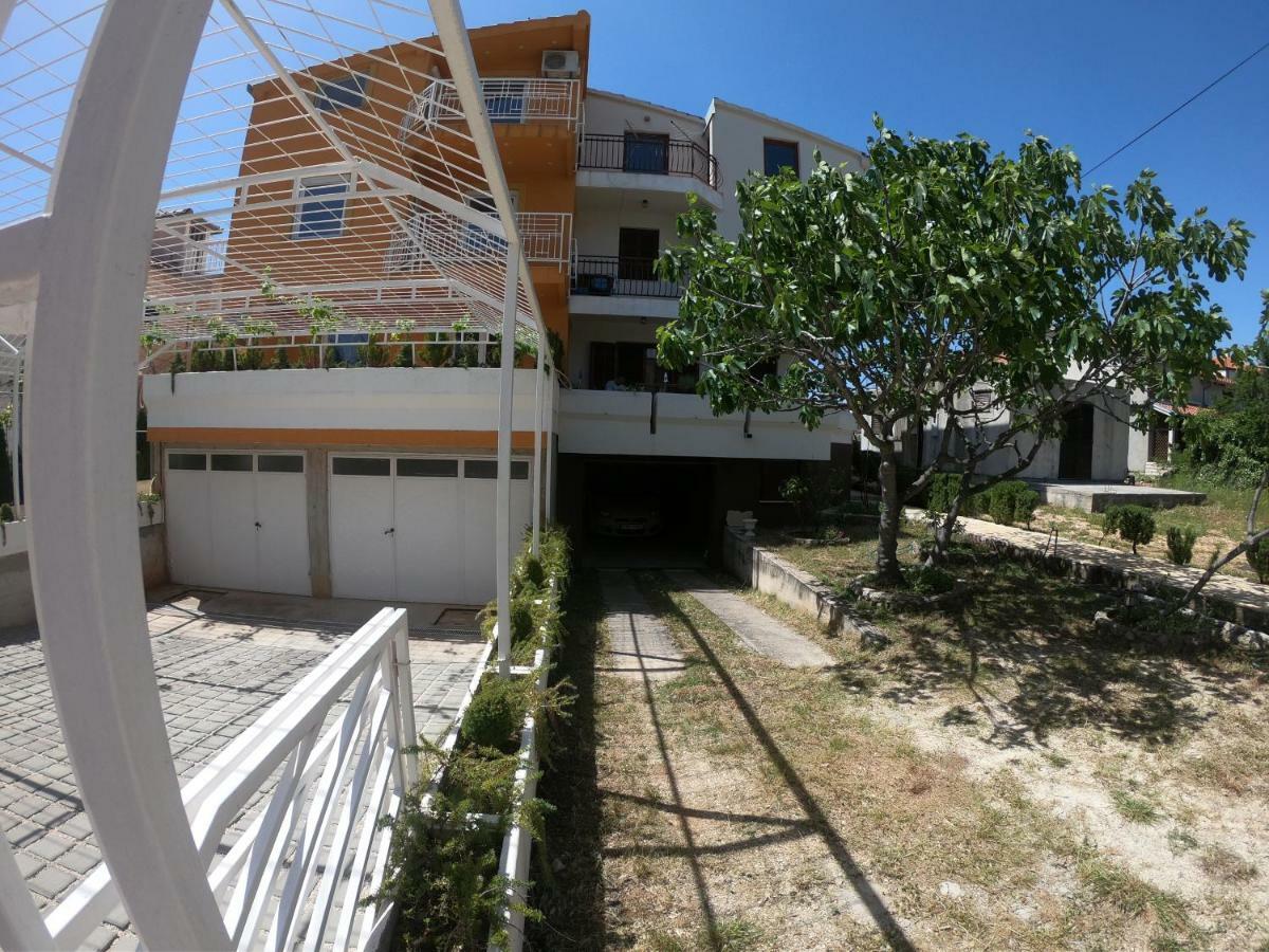 Apartments Delibasic 罗戈兹尼察 外观 照片
